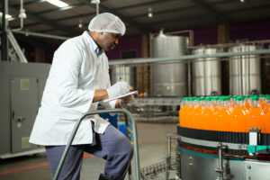 A importância das certificações na indústria de alimentos e bebidas: garantia de segurança e qualidade
